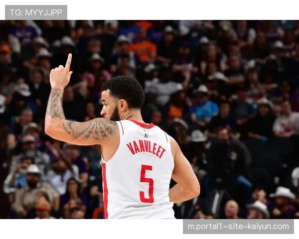 阿门·汤普森9助攻0失误盘活火箭进攻 团队传导比对手快1.3秒